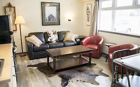 Yamnuska Suites 2*